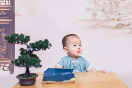 龙海怀孕肚子中间凹两边凸